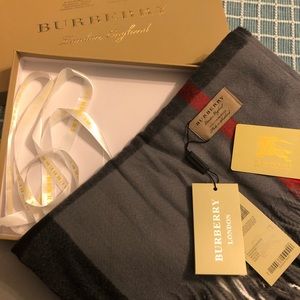 Large classic Check Scarf in Charcoal